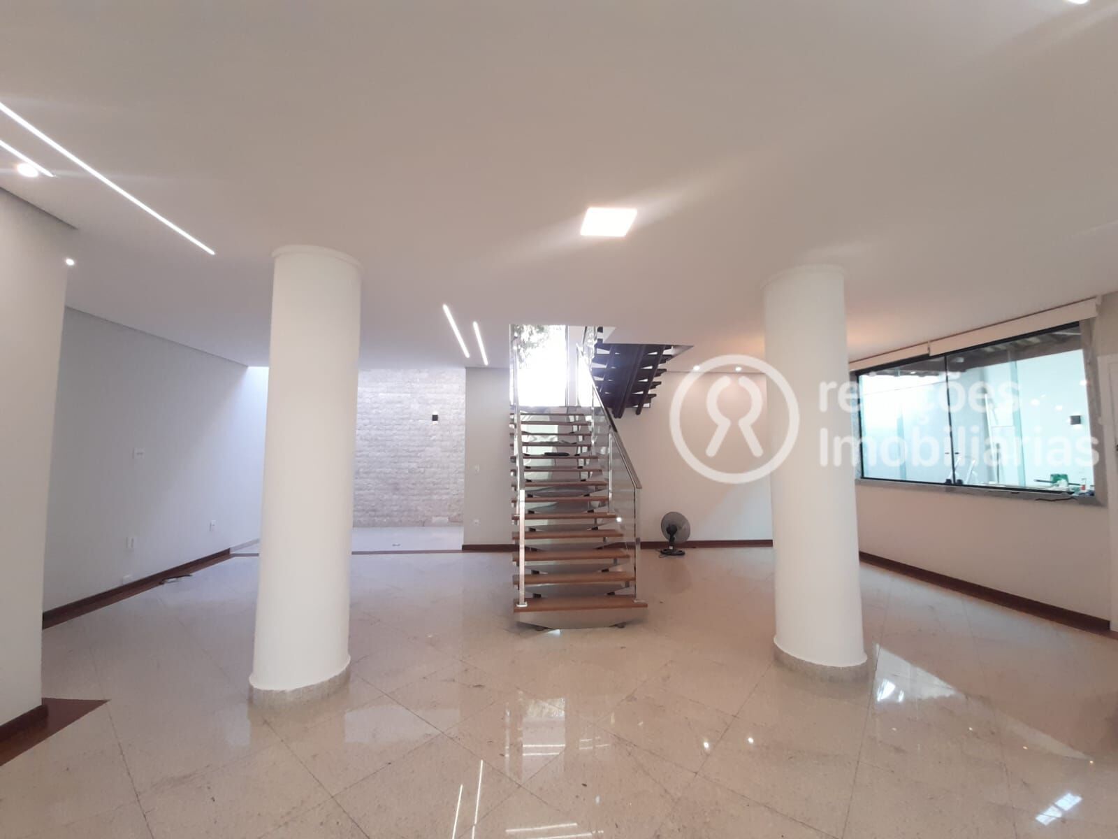 Casa de Condomínio para alugar com 3 quartos, 285m² - Foto 3