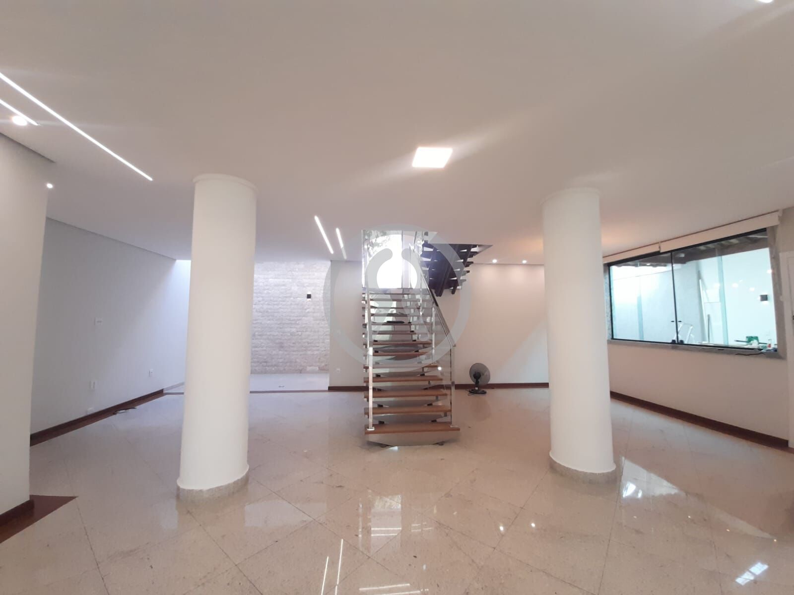 Casa de Condomínio para alugar com 3 quartos, 285m² - Foto 3