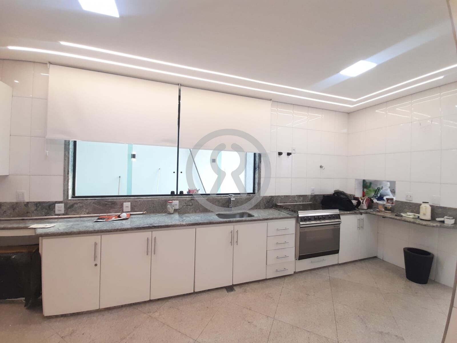 Casa de Condomínio para alugar com 3 quartos, 285m² - Foto 10