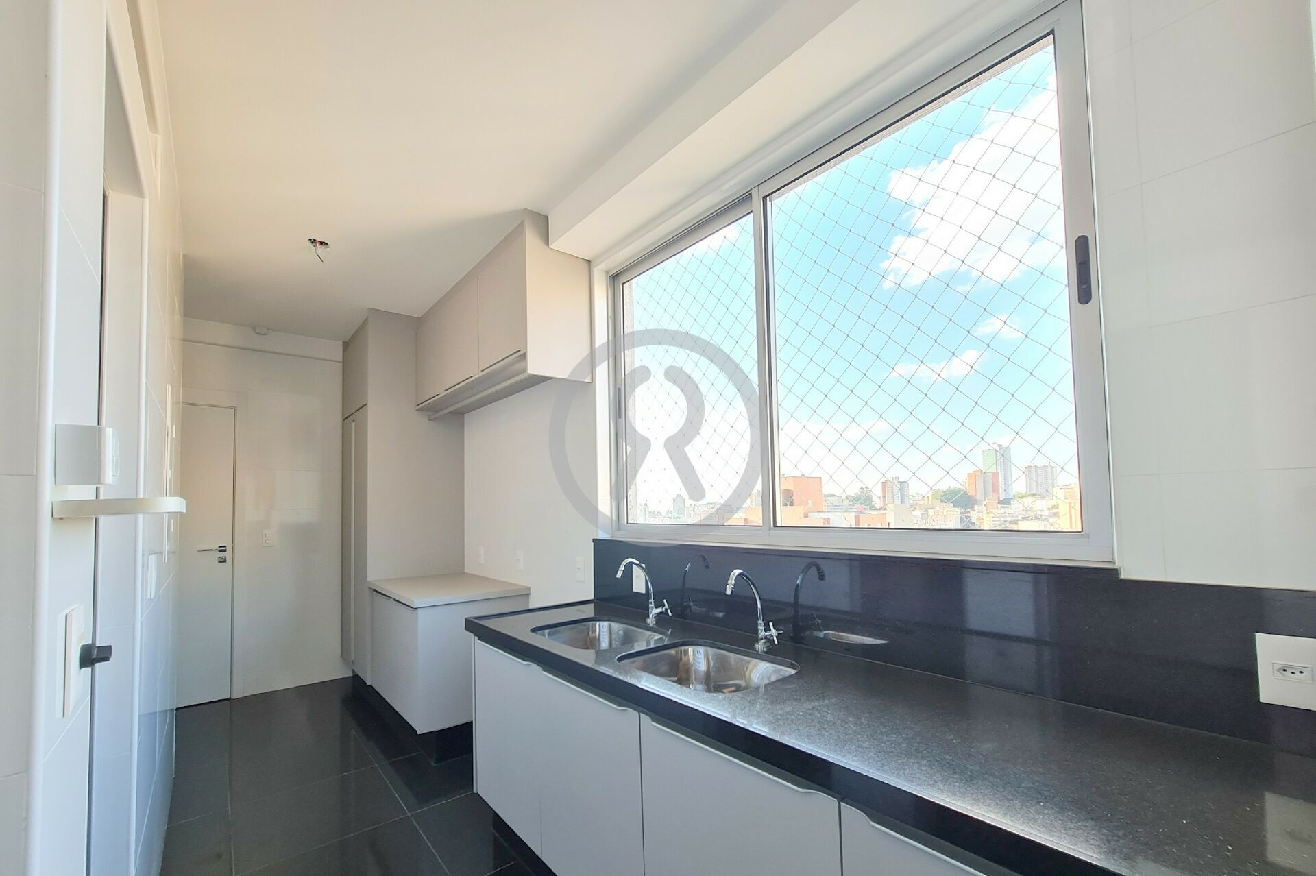 Apartamento à venda com 4 quartos, 197m² - Foto 17