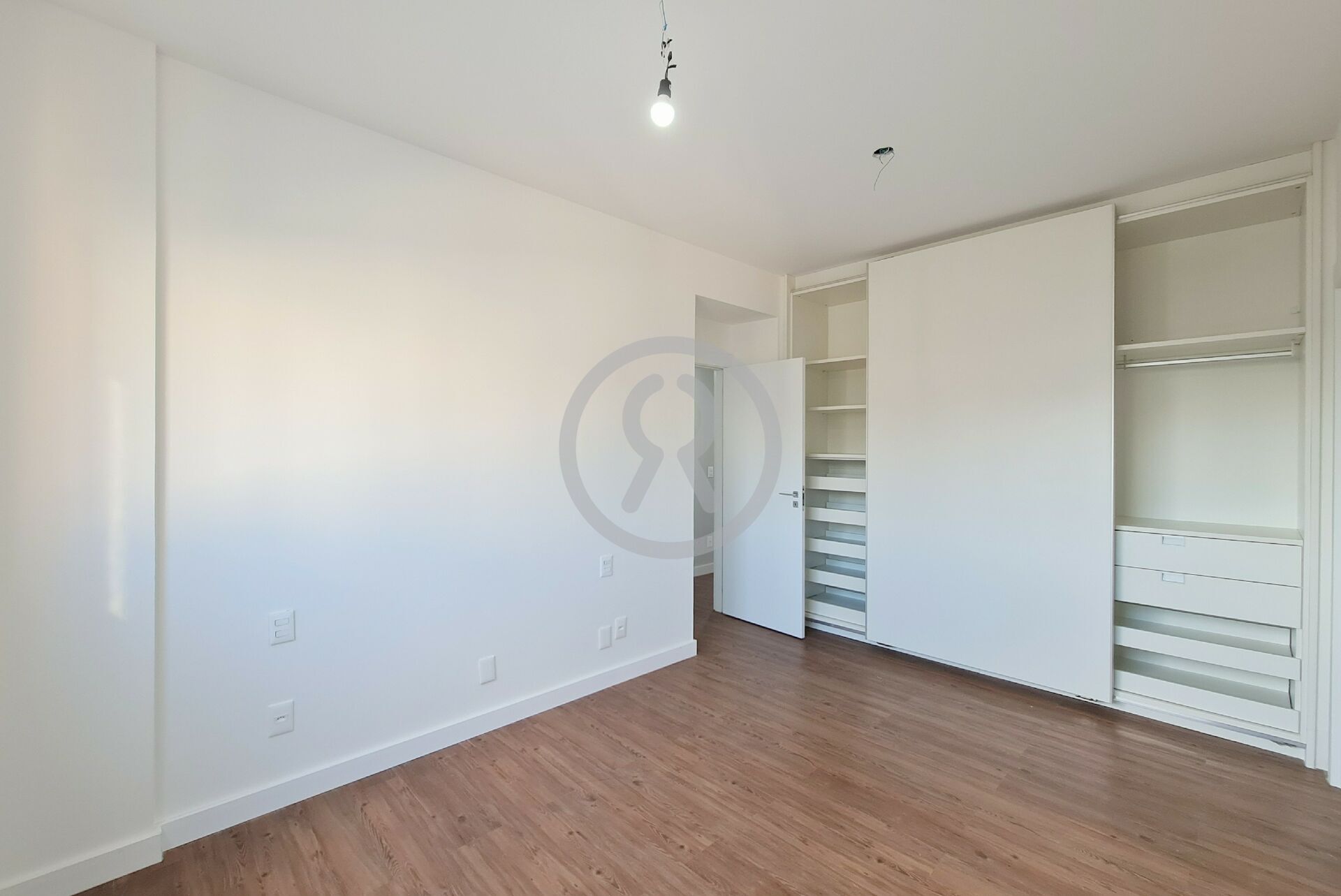 Apartamento à venda com 4 quartos, 197m² - Foto 35