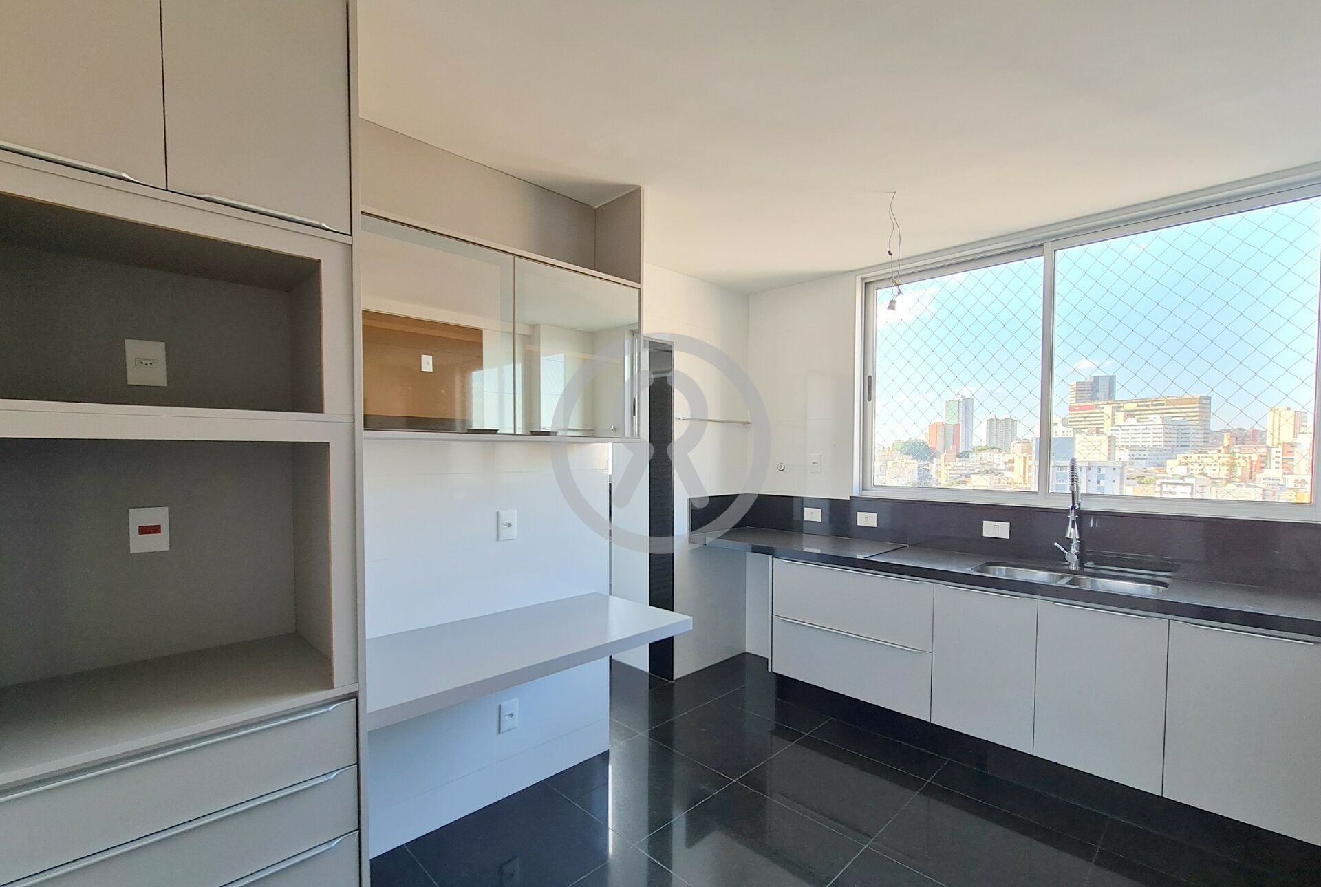 Apartamento à venda com 4 quartos, 197m² - Foto 12