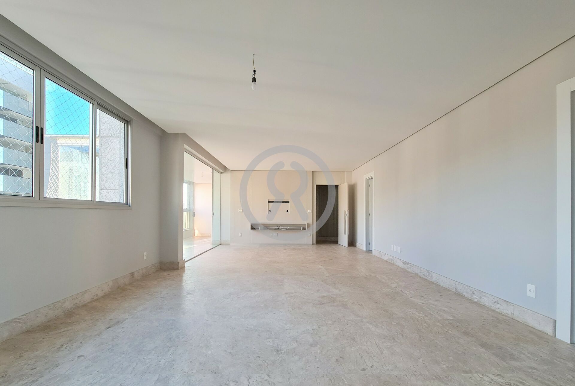 Apartamento à venda com 4 quartos, 197m² - Foto 5