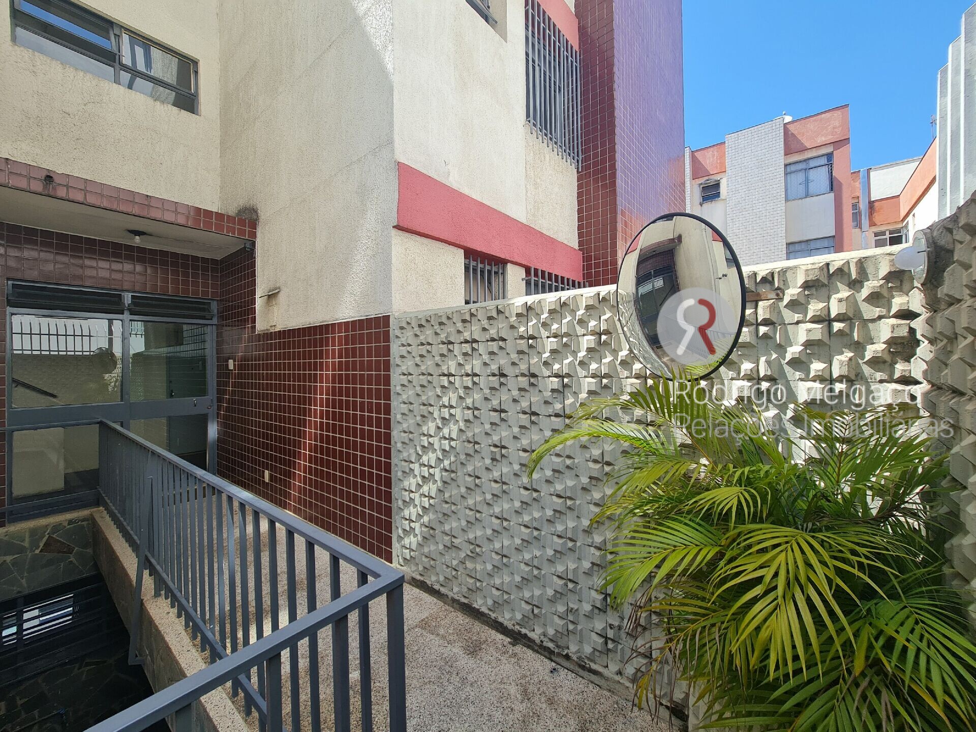 Apartamento à venda com 2 quartos, 93m² - Foto 2