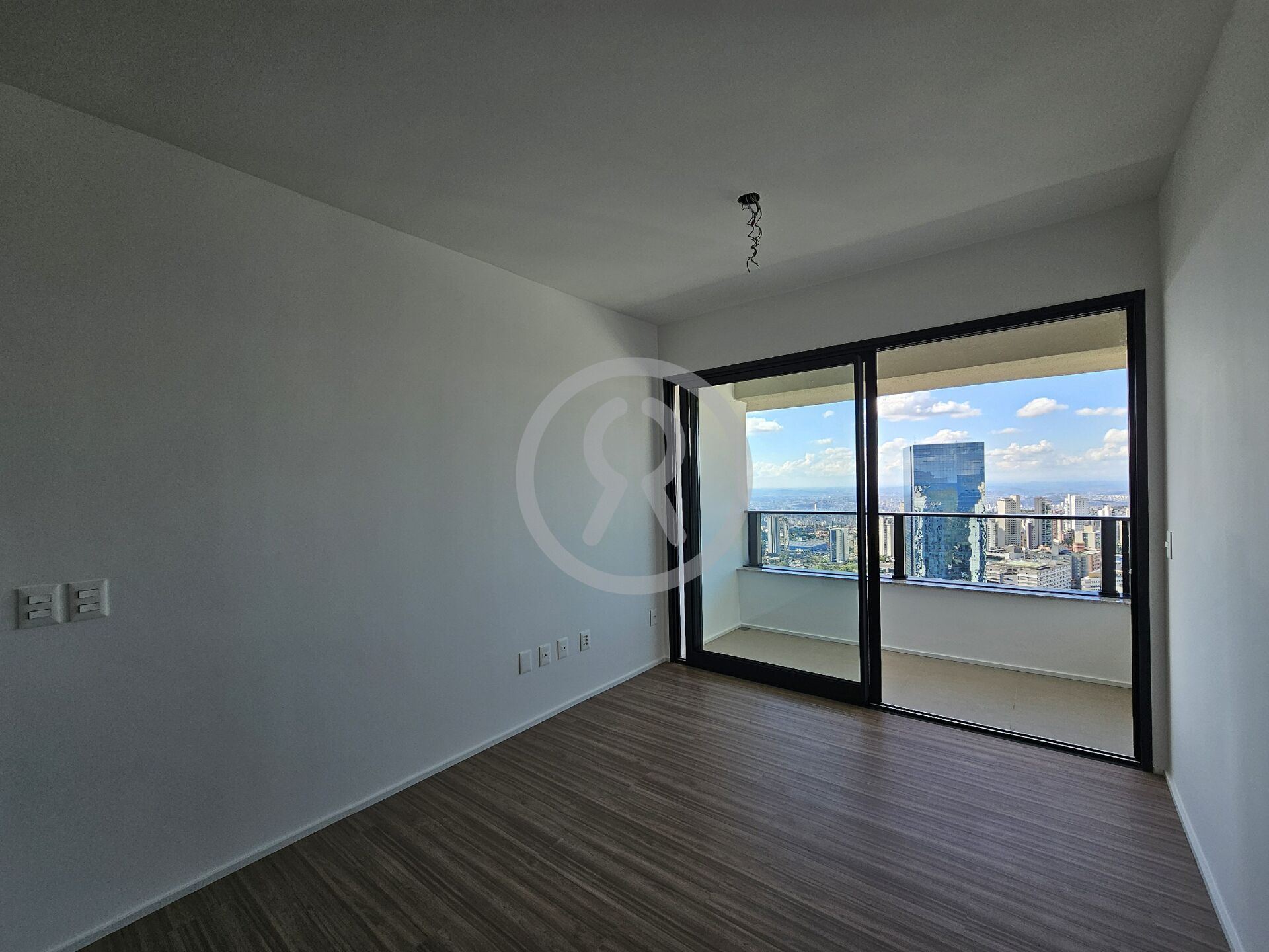 Apartamento à venda com 2 quartos, 73m² - Foto 1