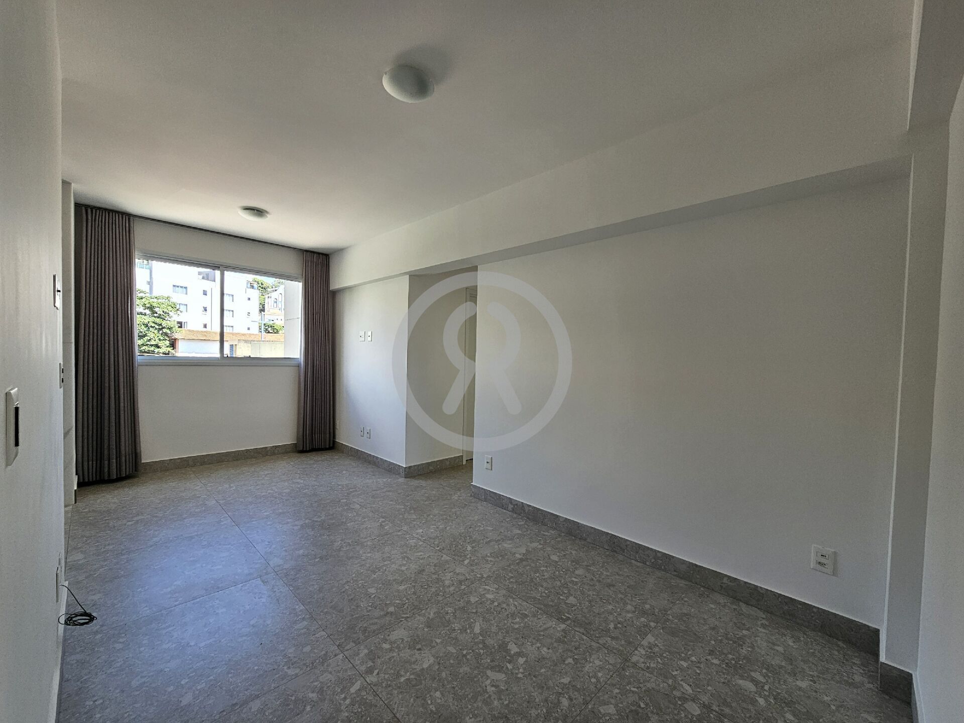 Apartamento à venda com 2 quartos, 67m² - Foto 3