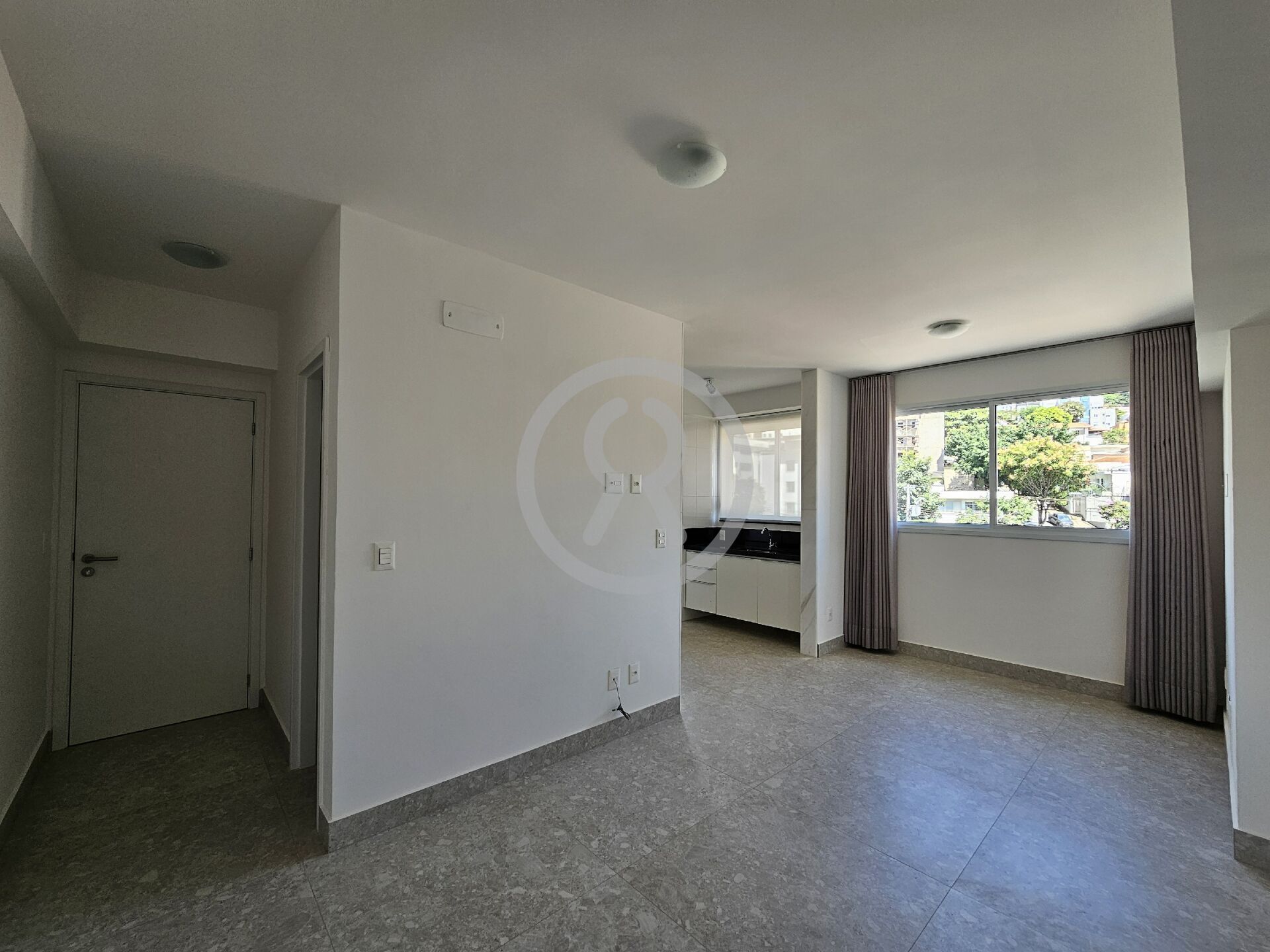 Apartamento à venda com 2 quartos, 67m² - Foto 4