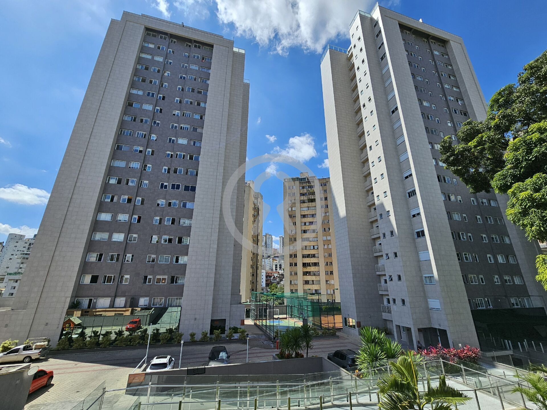 Apartamento à venda com 2 quartos, 67m² - Foto 2