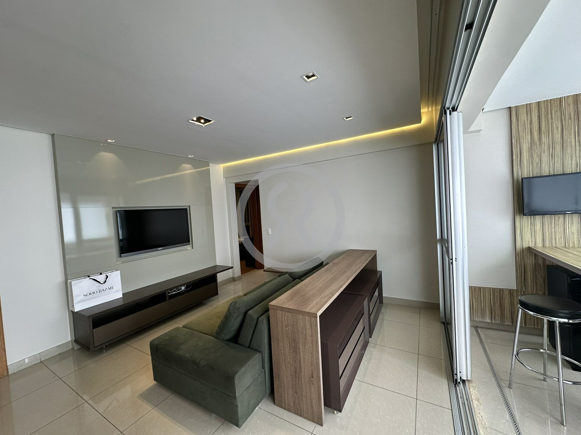 Apartamento para alugar com 2 quartos, 77m² - Foto 2