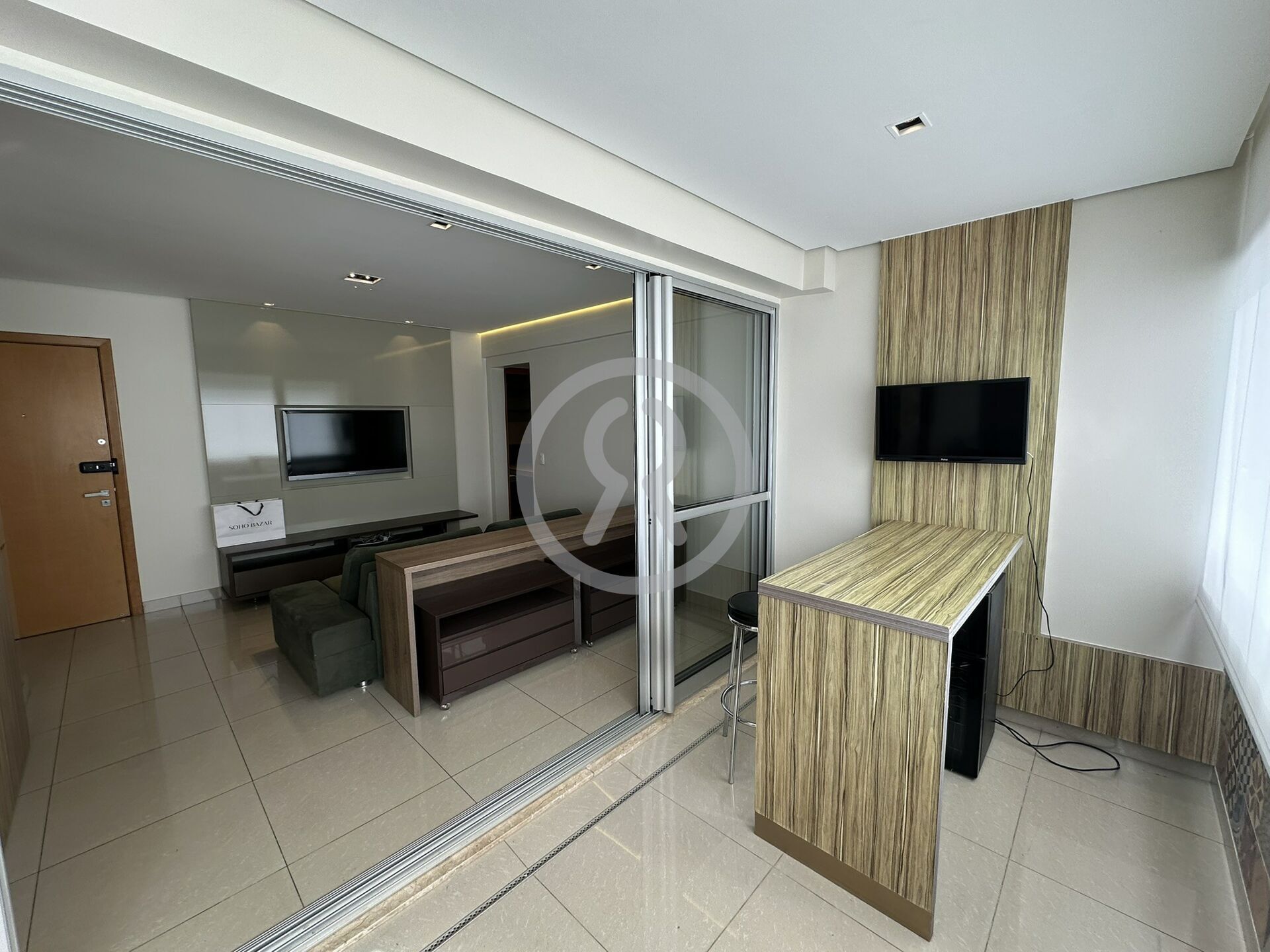 Apartamento para alugar com 2 quartos, 77m² - Foto 9