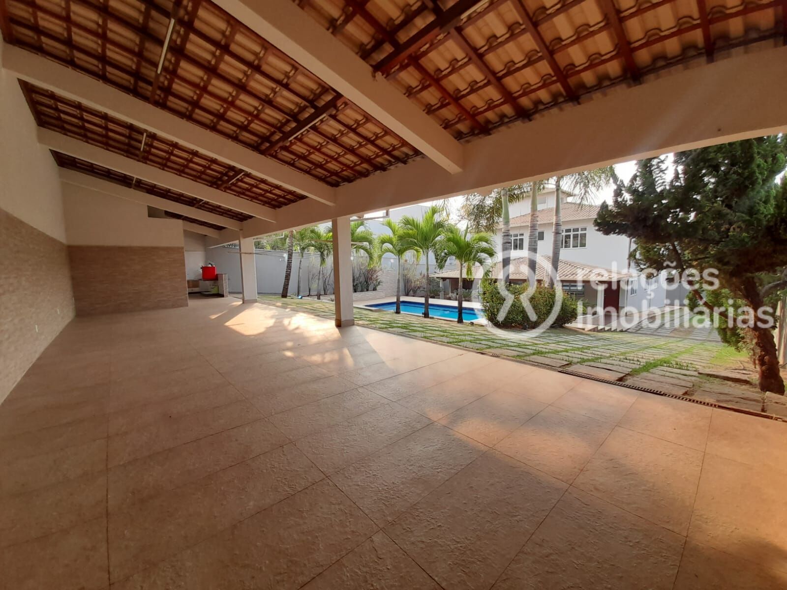 Casa para alugar com 6 quartos, 720m² - Foto 8