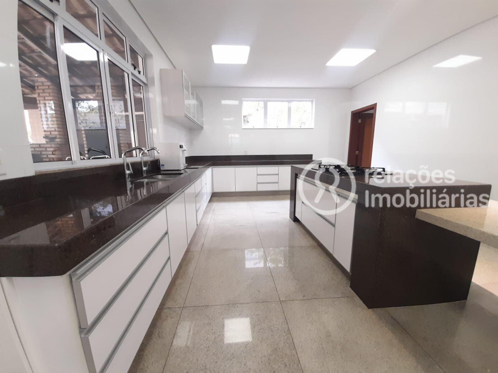 Casa para alugar com 6 quartos, 720m² - Foto 19