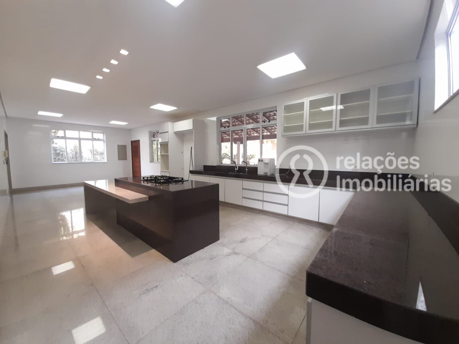 Casa para alugar com 6 quartos, 720m² - Foto 17