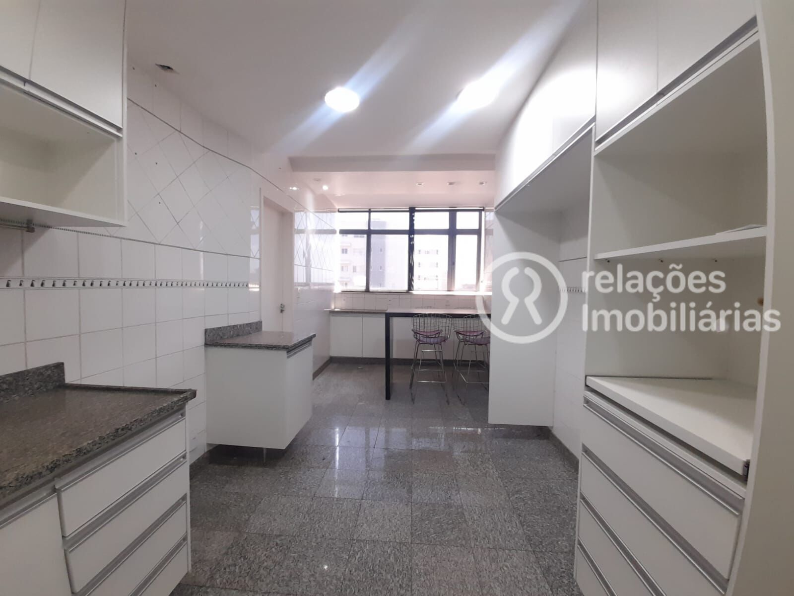 Apartamento para alugar com 3 quartos, 150m² - Foto 10