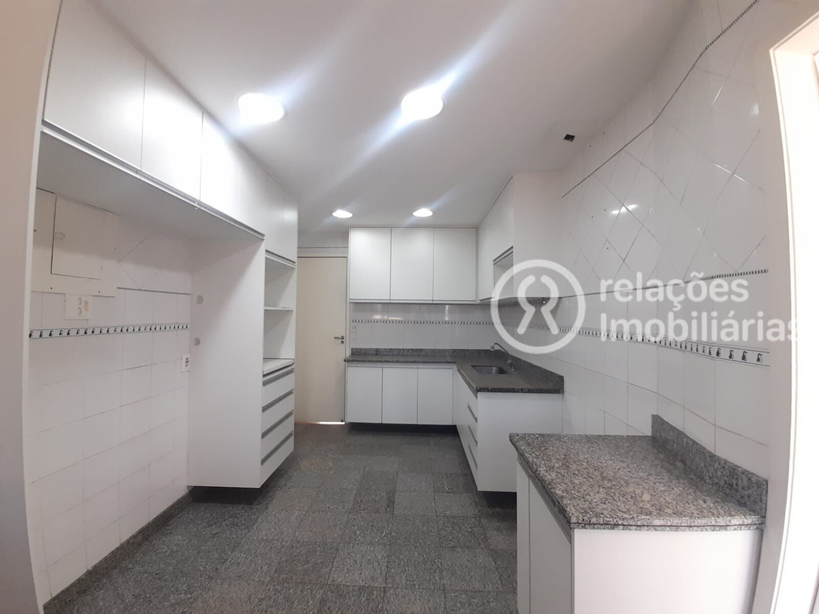 Apartamento para alugar com 3 quartos, 150m² - Foto 13