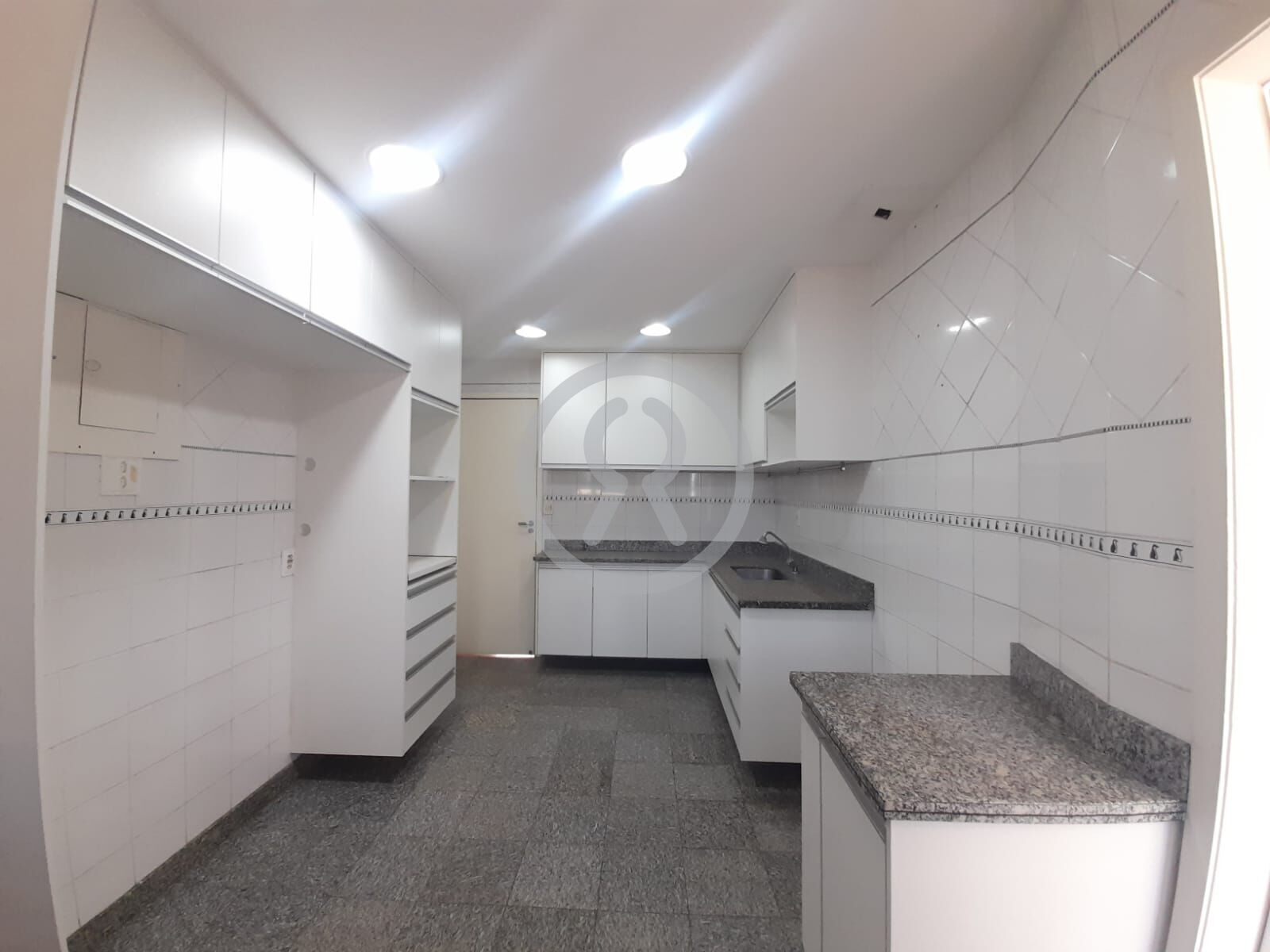 Apartamento para alugar com 3 quartos, 150m² - Foto 13