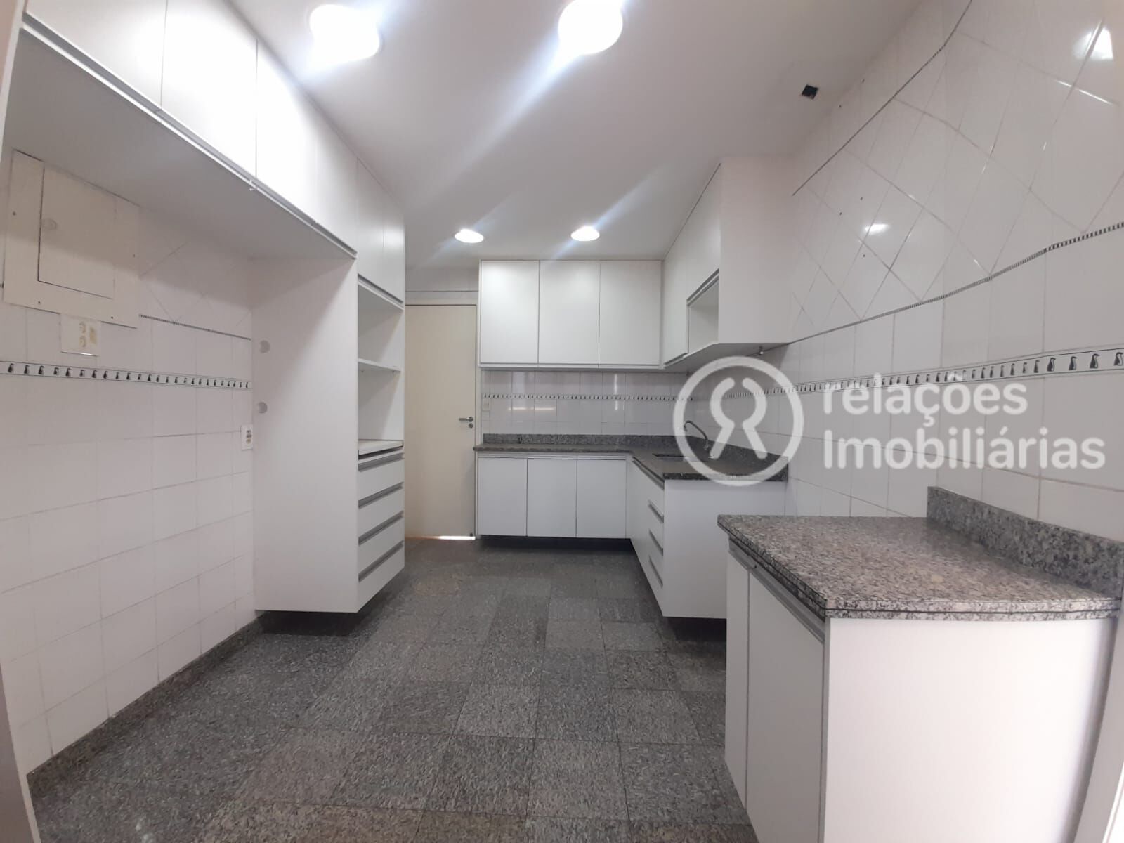 Apartamento para alugar com 3 quartos, 150m² - Foto 12