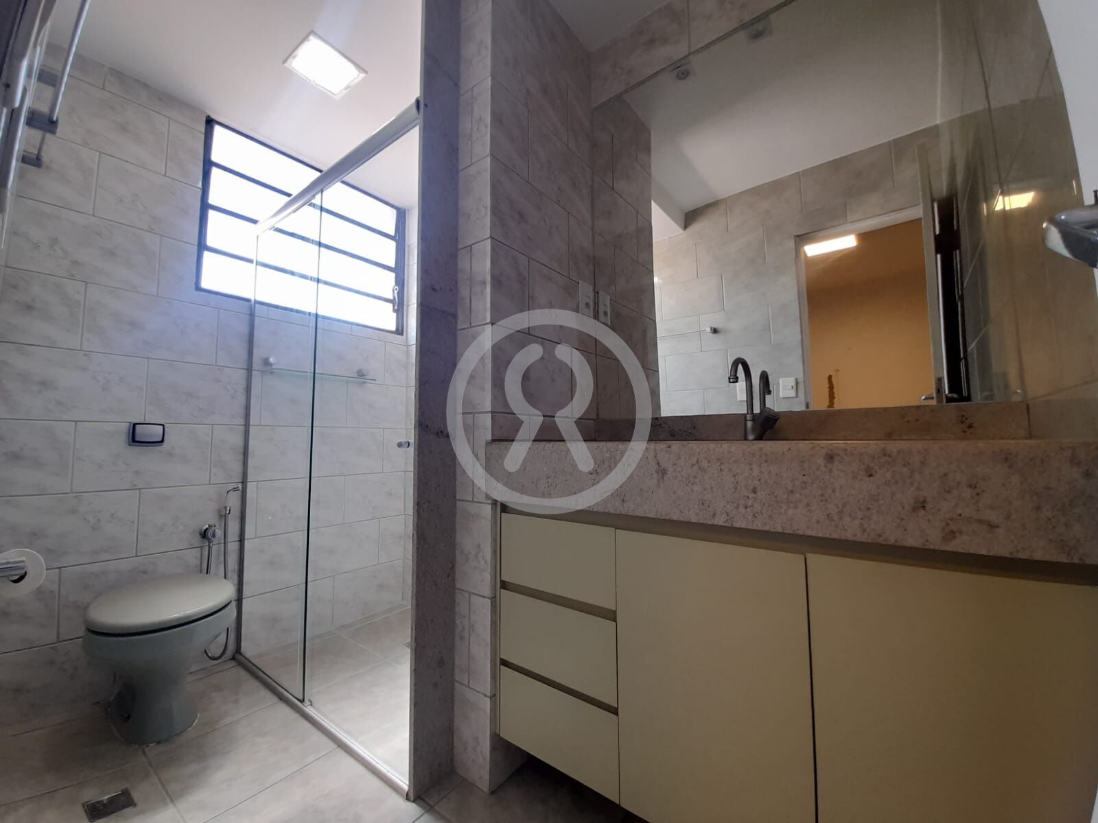 Apartamento para alugar com 3 quartos, 150m² - Foto 21