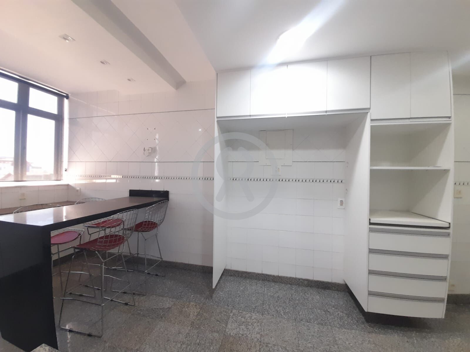 Apartamento para alugar com 3 quartos, 150m² - Foto 14