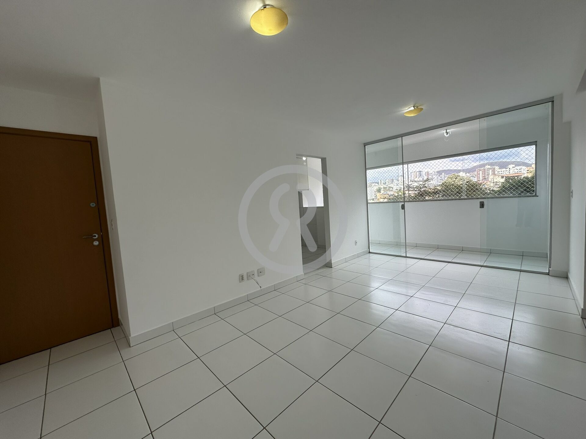 Apartamento para alugar com 3 quartos, 75m² - Foto 2