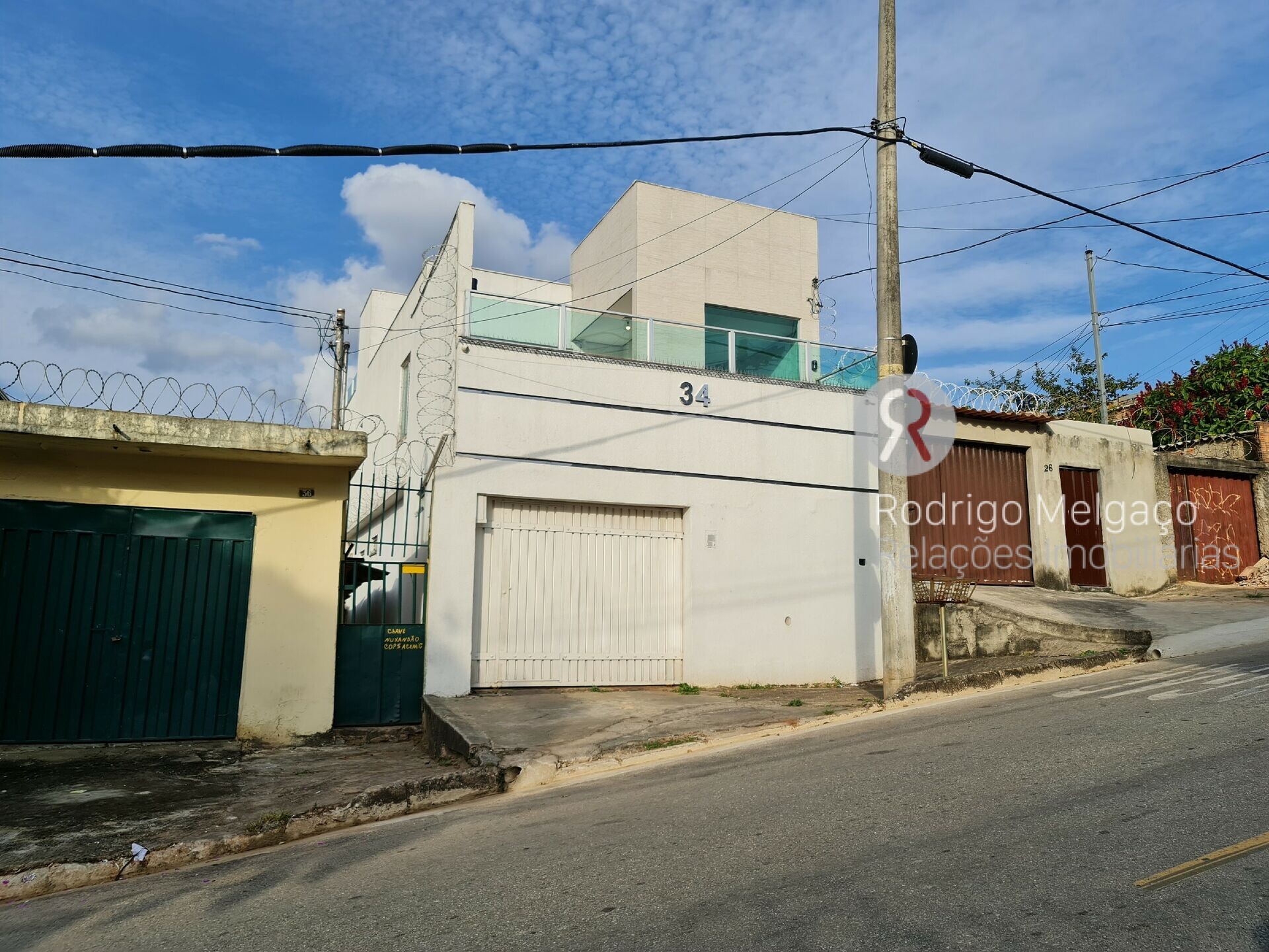 Casa à venda com 3 quartos, 200m² - Foto 1