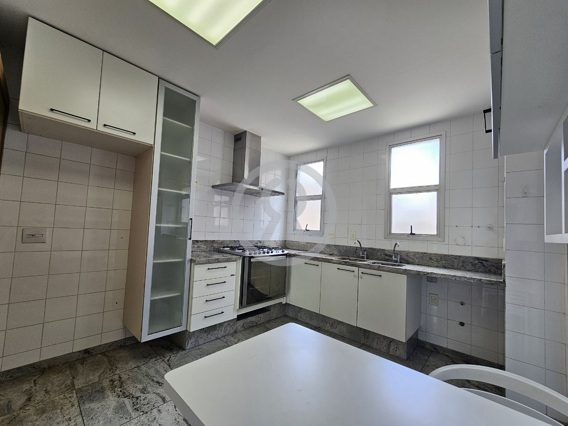 Apartamento para alugar com 4 quartos, 198m² - Foto 21