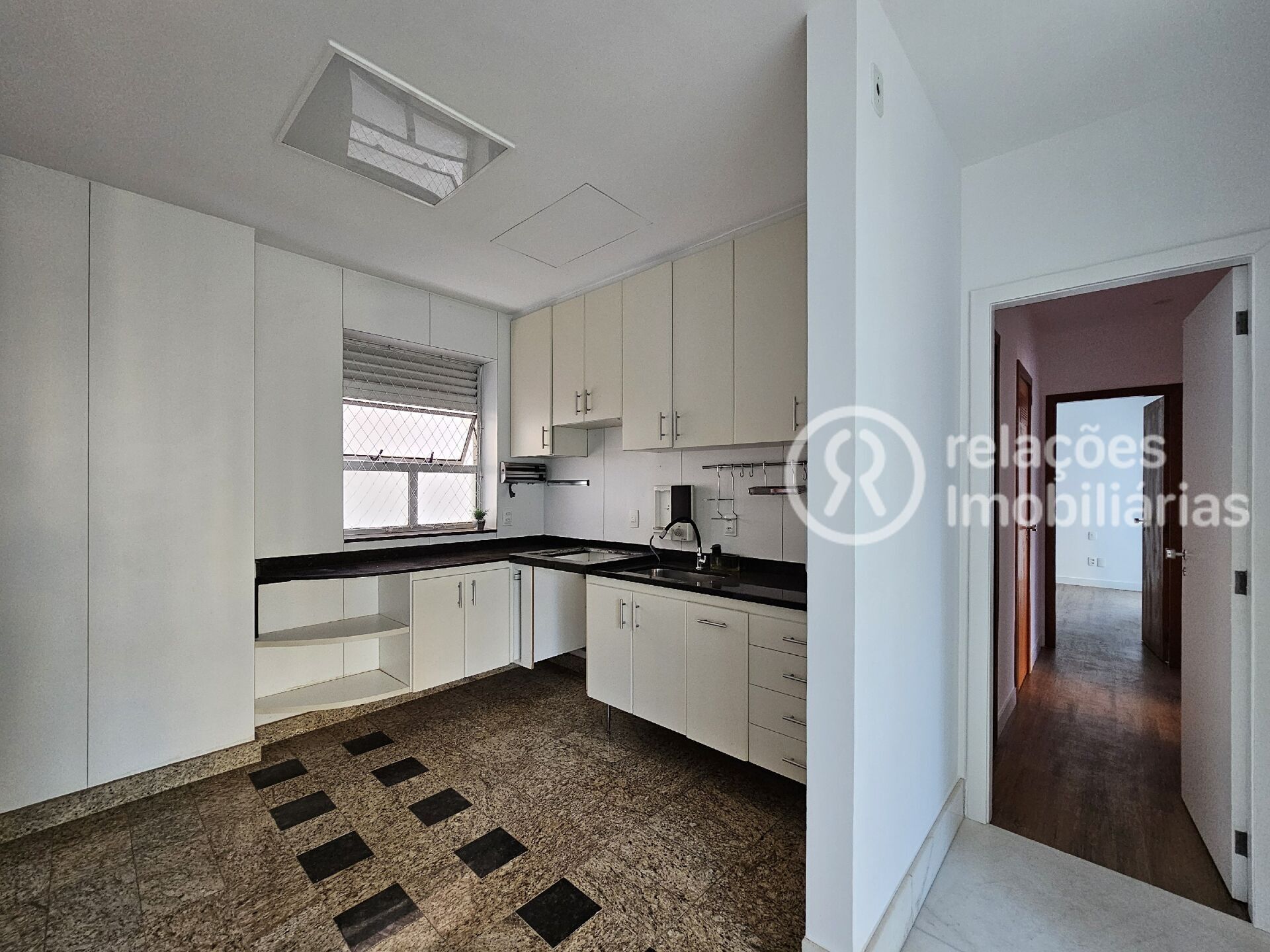 Apartamento à venda com 3 quartos, 107m² - Foto 11