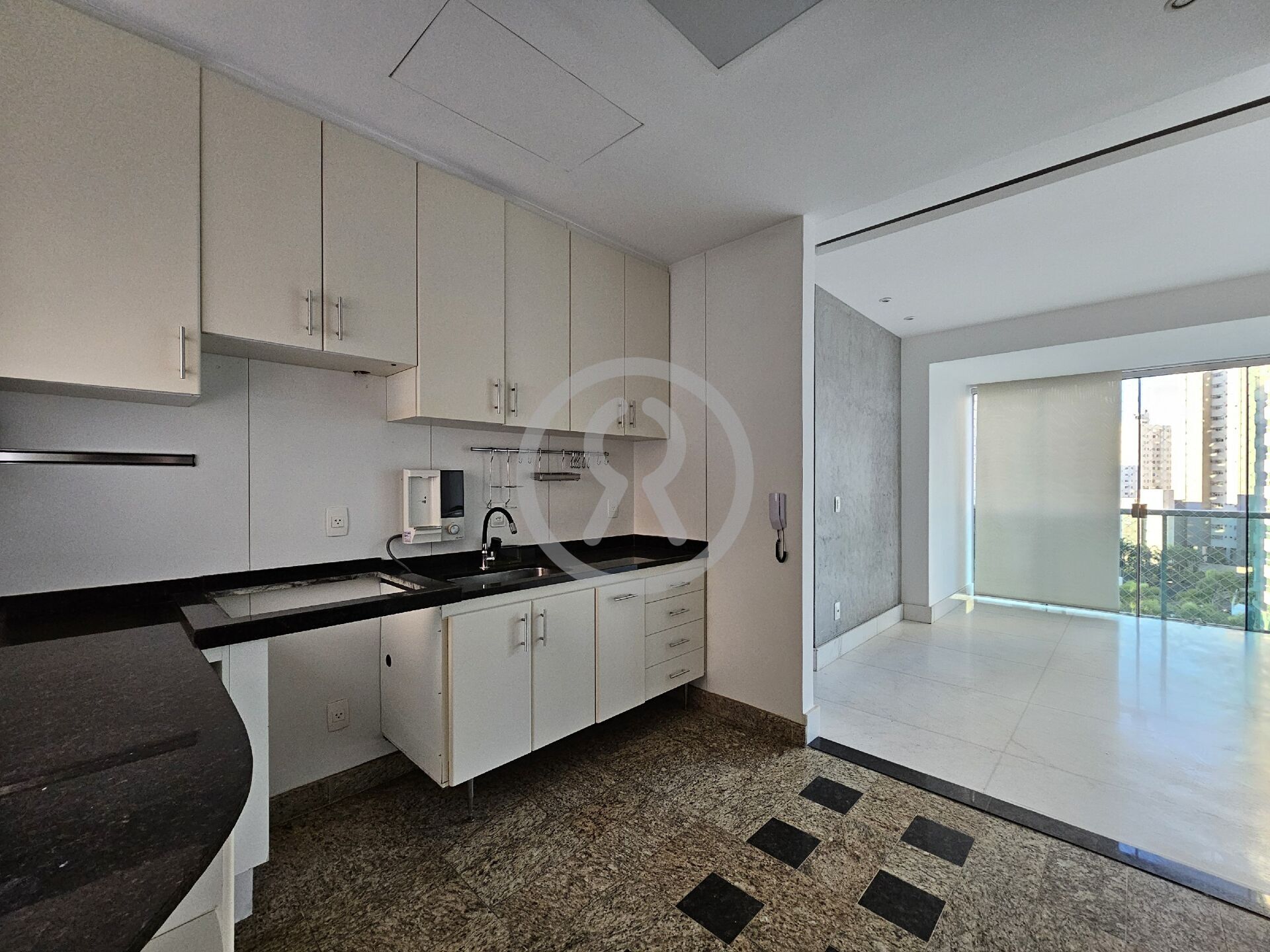 Apartamento à venda com 3 quartos, 107m² - Foto 13