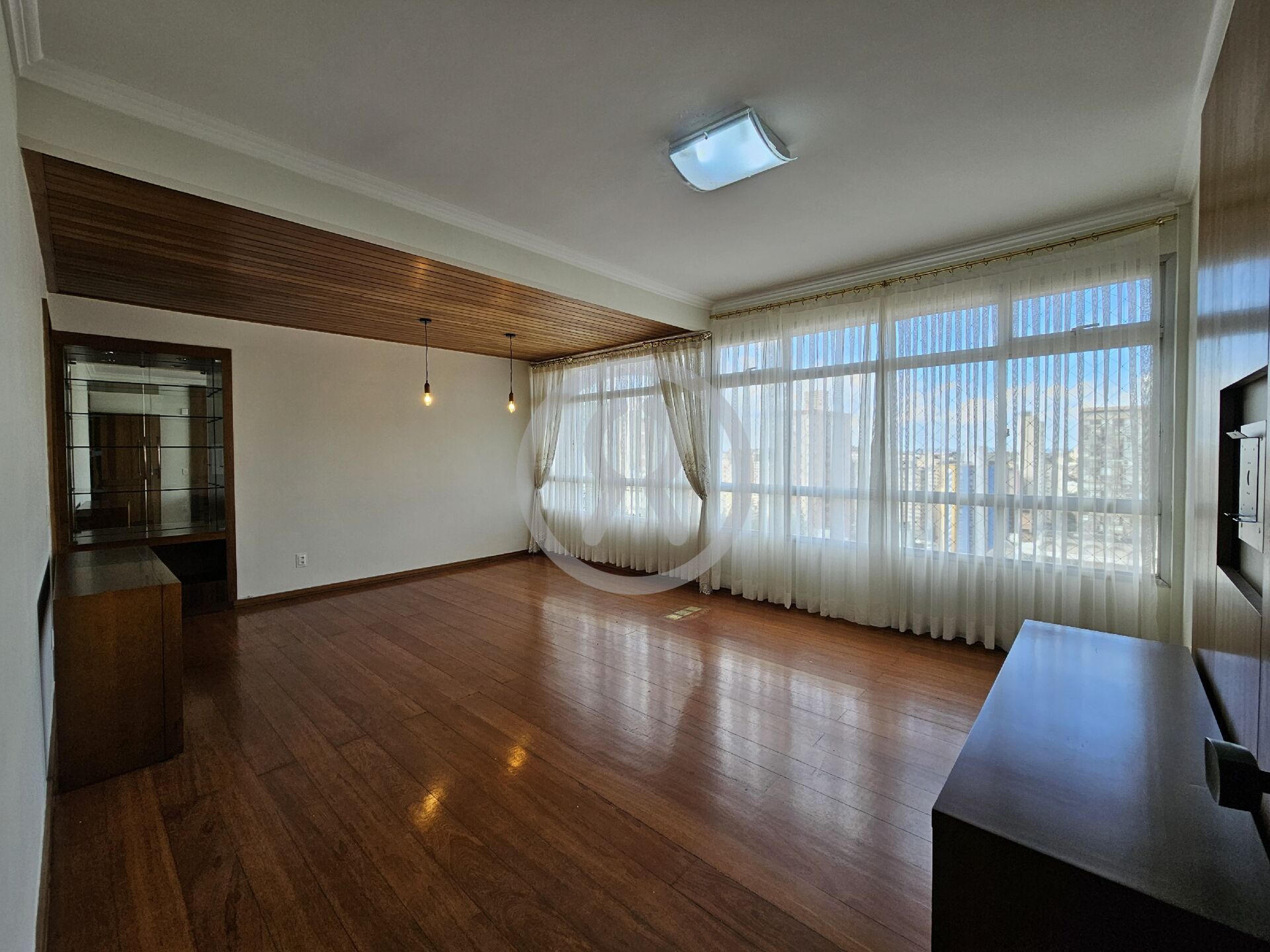 Apartamento para alugar com 2 quartos, 108m² - Foto 3