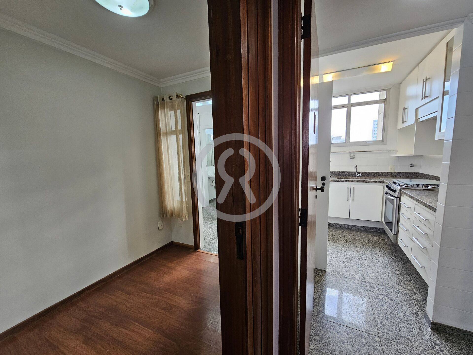 Apartamento para alugar com 2 quartos, 108m² - Foto 13