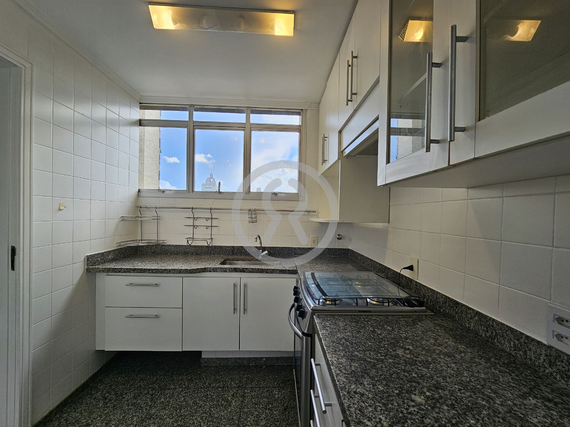 Apartamento para alugar com 2 quartos, 108m² - Foto 17