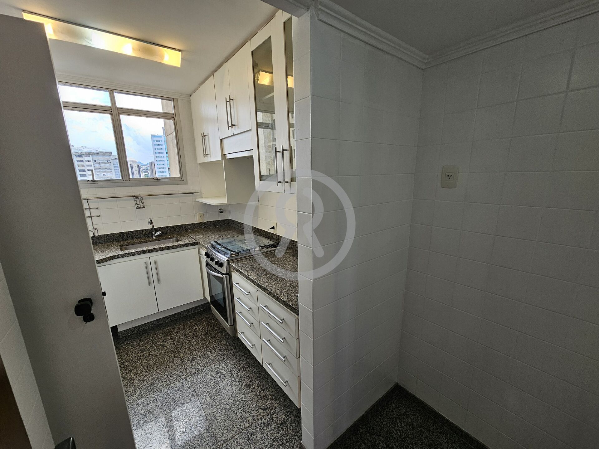 Apartamento para alugar com 2 quartos, 108m² - Foto 16