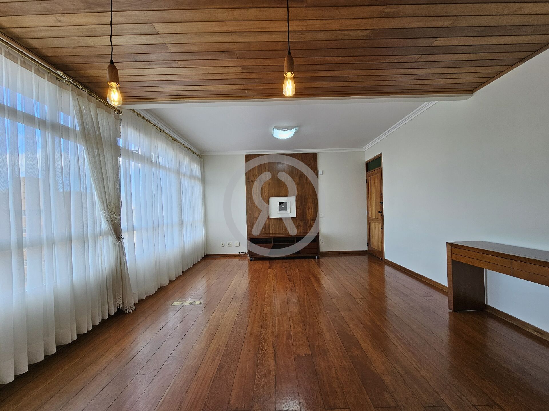 Apartamento para alugar com 2 quartos, 108m² - Foto 8