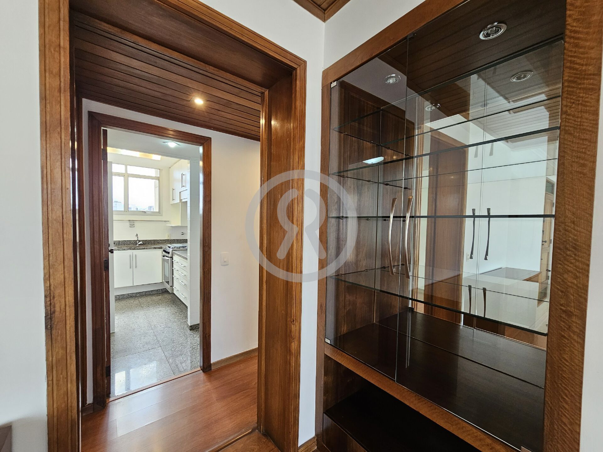 Apartamento para alugar com 2 quartos, 108m² - Foto 11