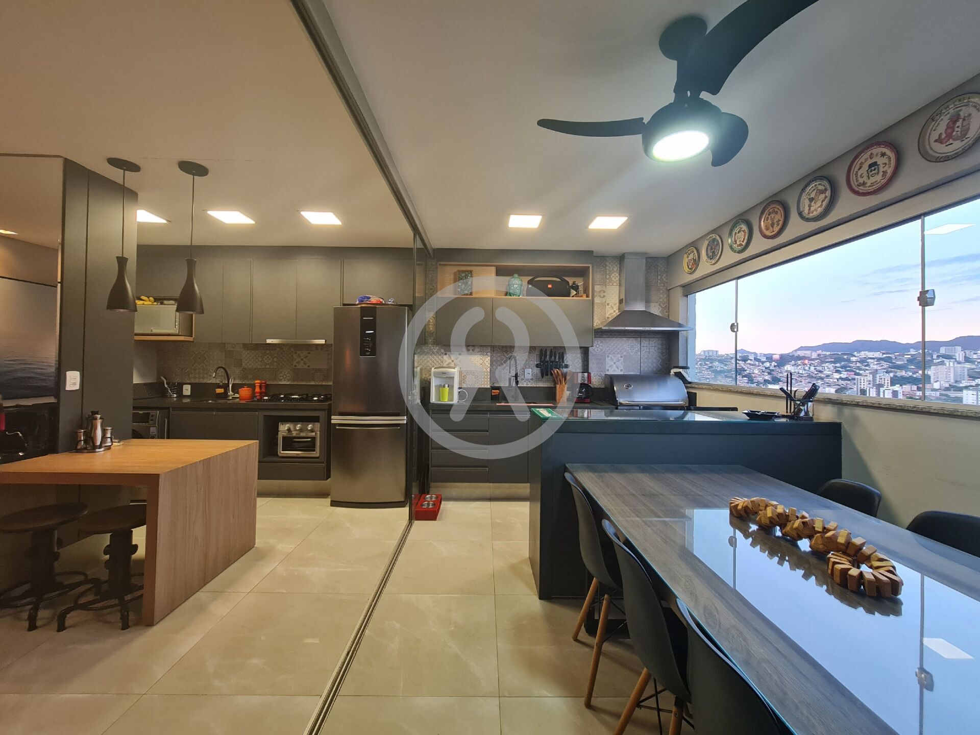 Apartamento à venda com 2 quartos, 75m² - Foto 2