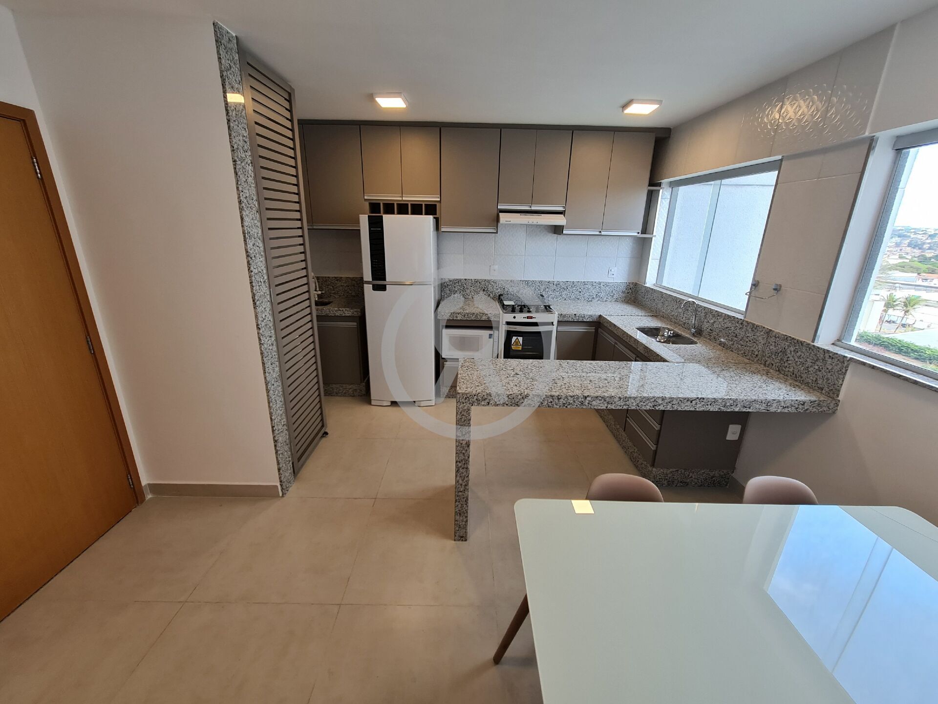 Apartamento para alugar com 2 quartos, 55m² - Foto 7