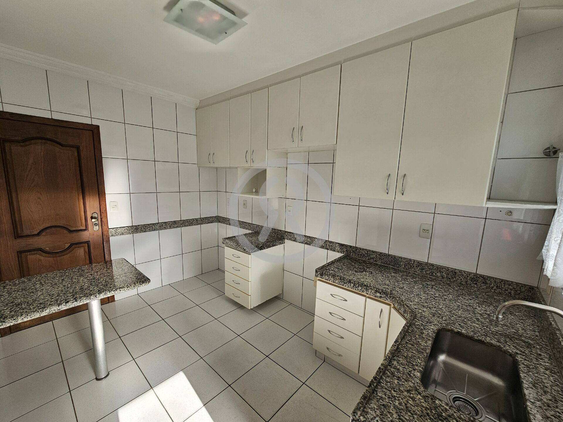 Apartamento para alugar com 3 quartos, 105m² - Foto 12