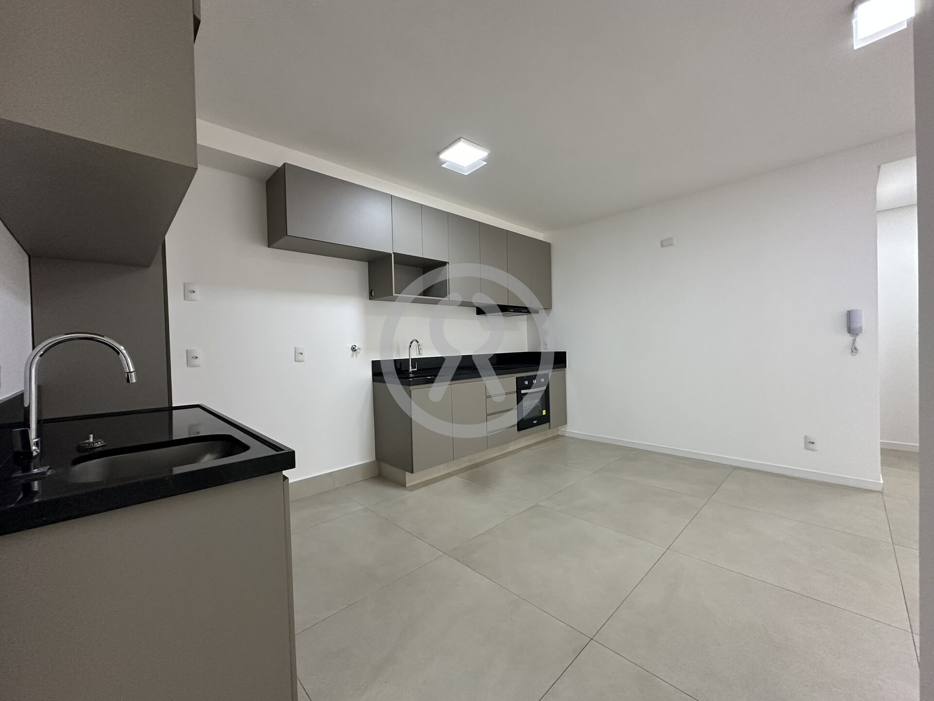 Apartamento para alugar com 2 quartos, 73m² - Foto 1