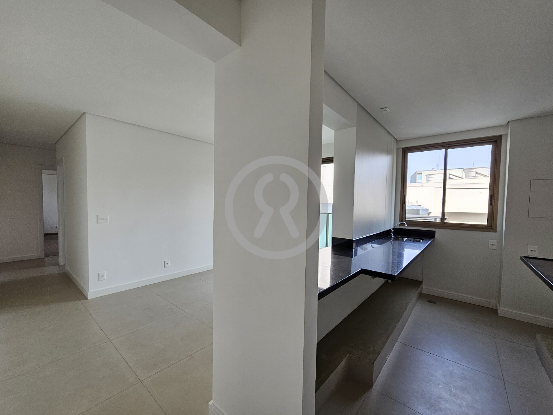 Apartamento à venda com 2 quartos, 67m² - Foto 3