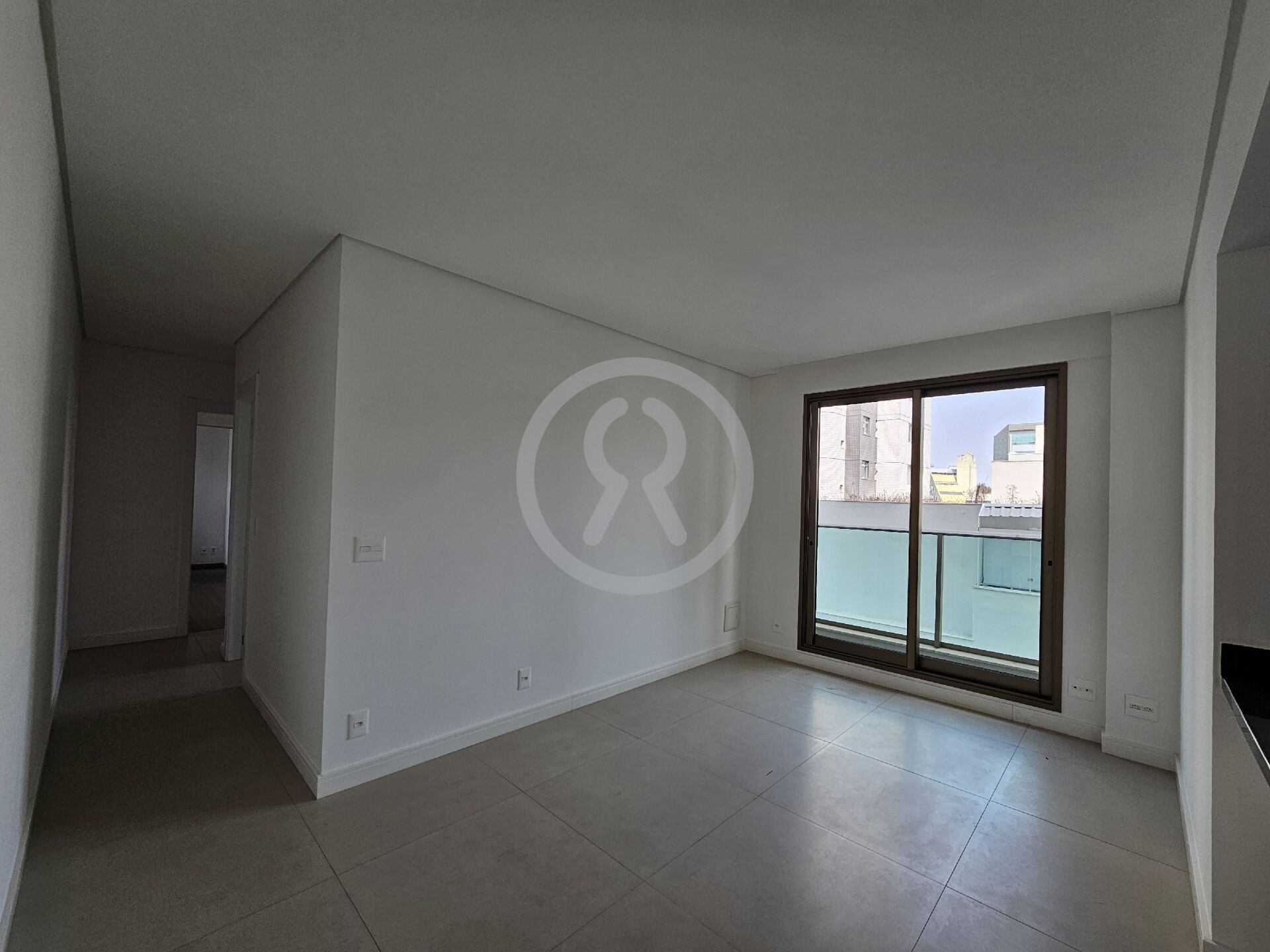 Apartamento à venda com 2 quartos, 67m² - Foto 2