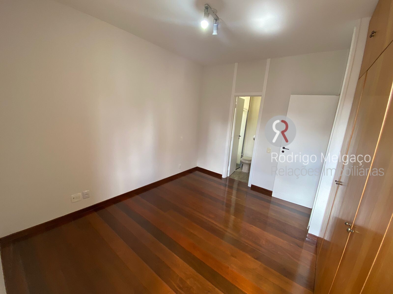 Apartamento à venda com 3 quartos, 115m² - Foto 18