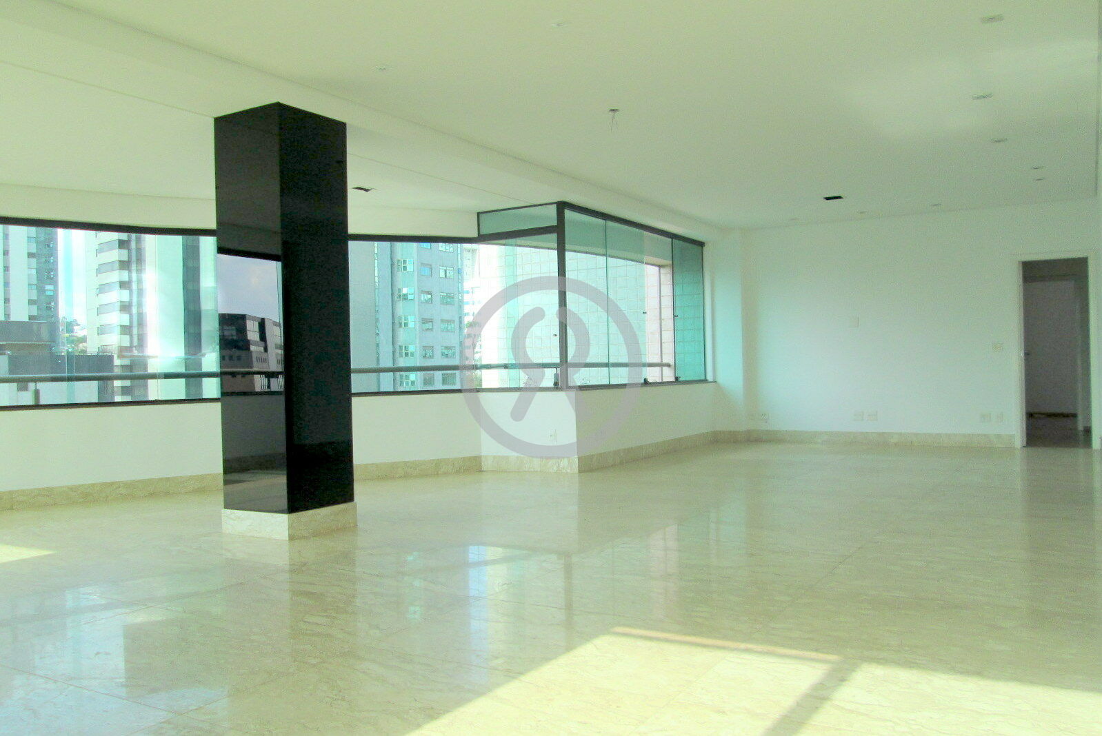 Apartamento à venda com 4 quartos, 205m² - Foto 6