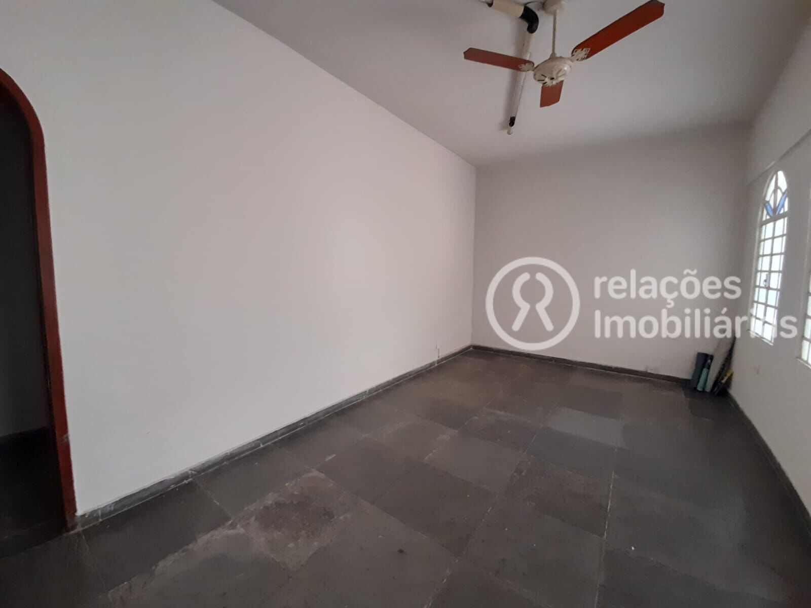 Casa para alugar com 4 quartos, 440m² - Foto 18