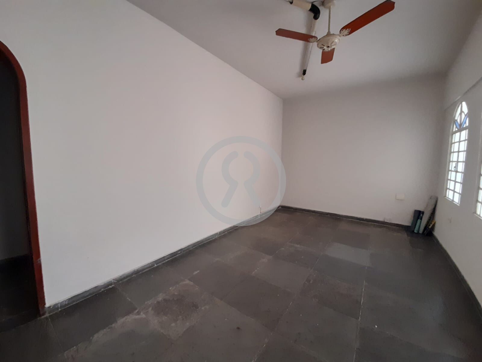 Casa para alugar com 4 quartos, 440m² - Foto 18