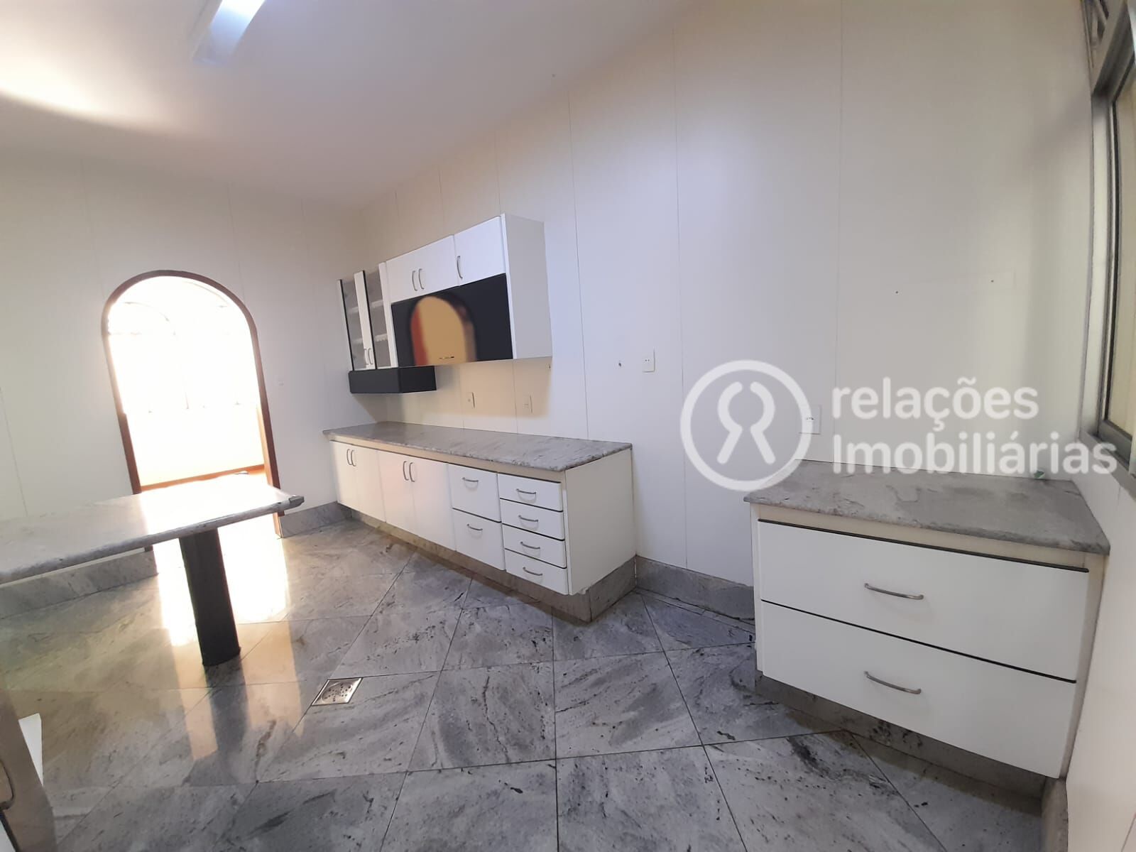 Casa para alugar com 4 quartos, 440m² - Foto 15