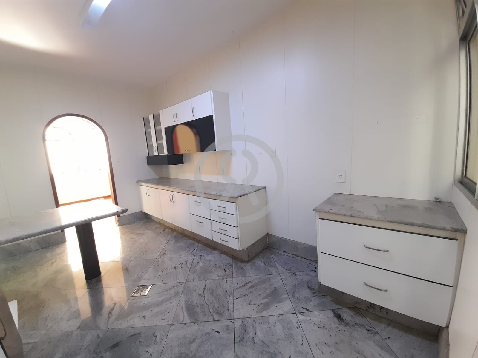 Casa para alugar com 4 quartos, 440m² - Foto 15