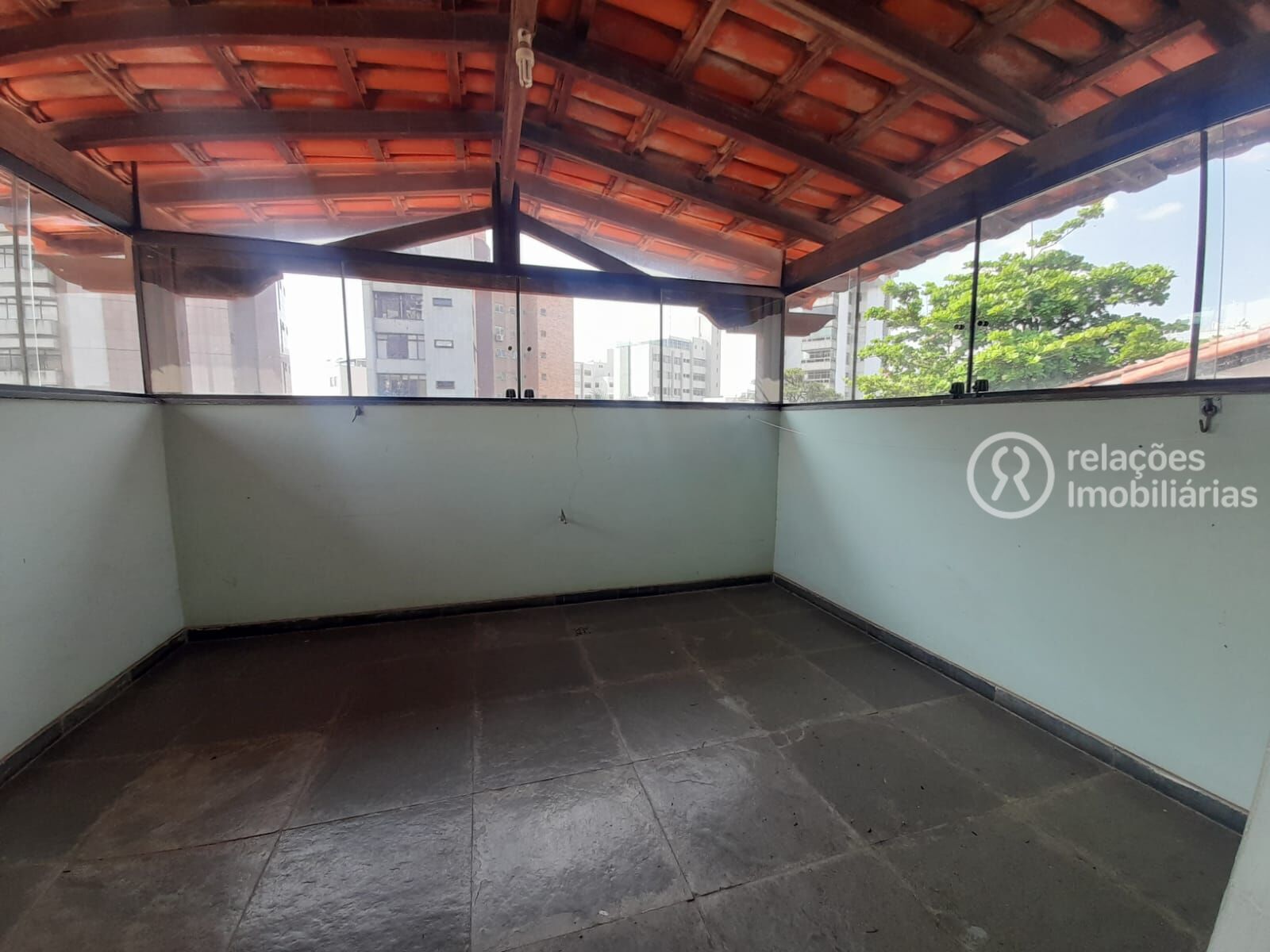 Casa para alugar com 4 quartos, 440m² - Foto 47