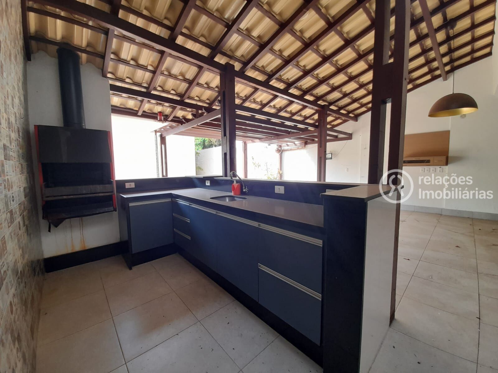 Casa para alugar com 4 quartos, 440m² - Foto 3