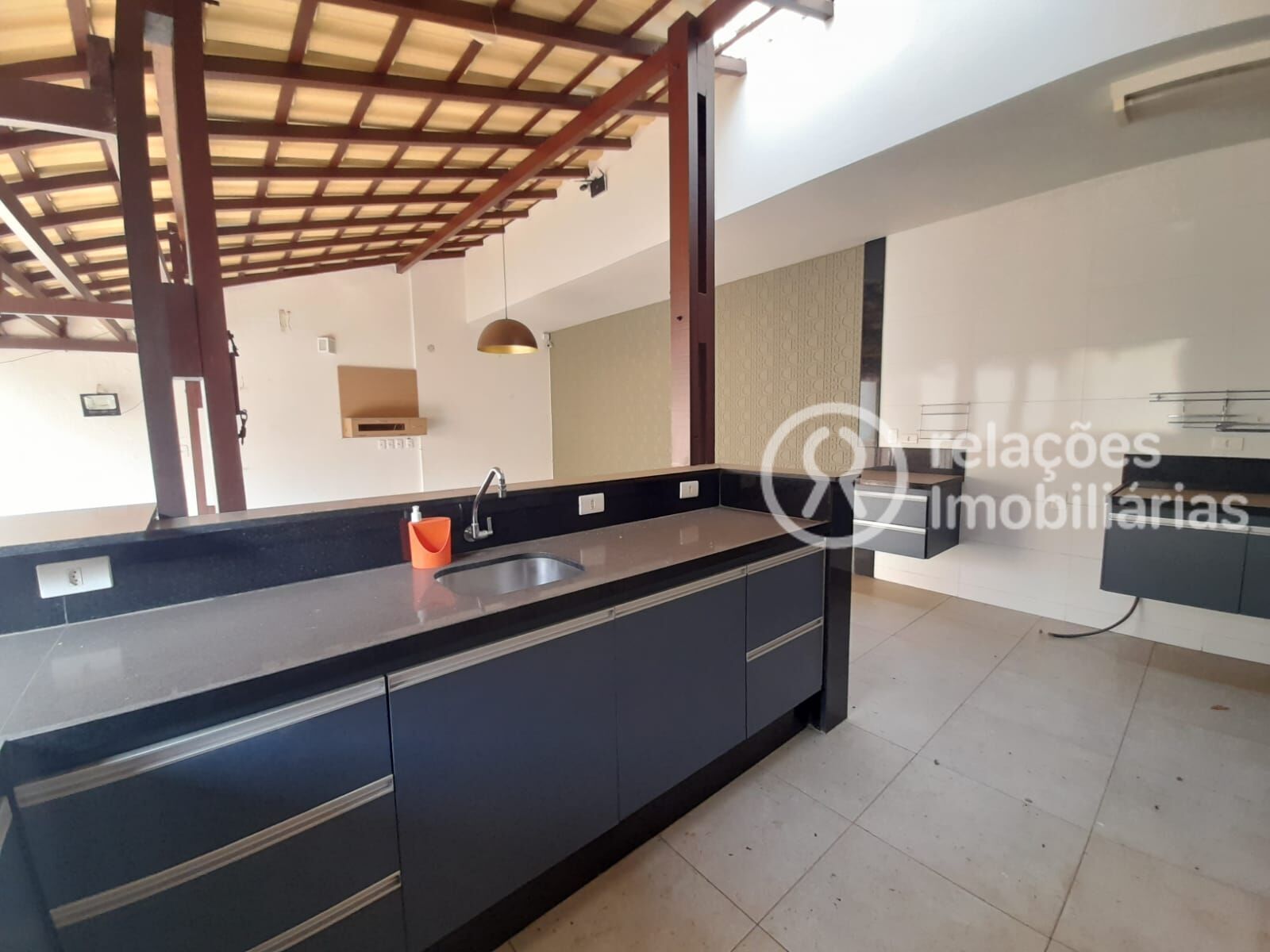 Casa para alugar com 4 quartos, 440m² - Foto 4