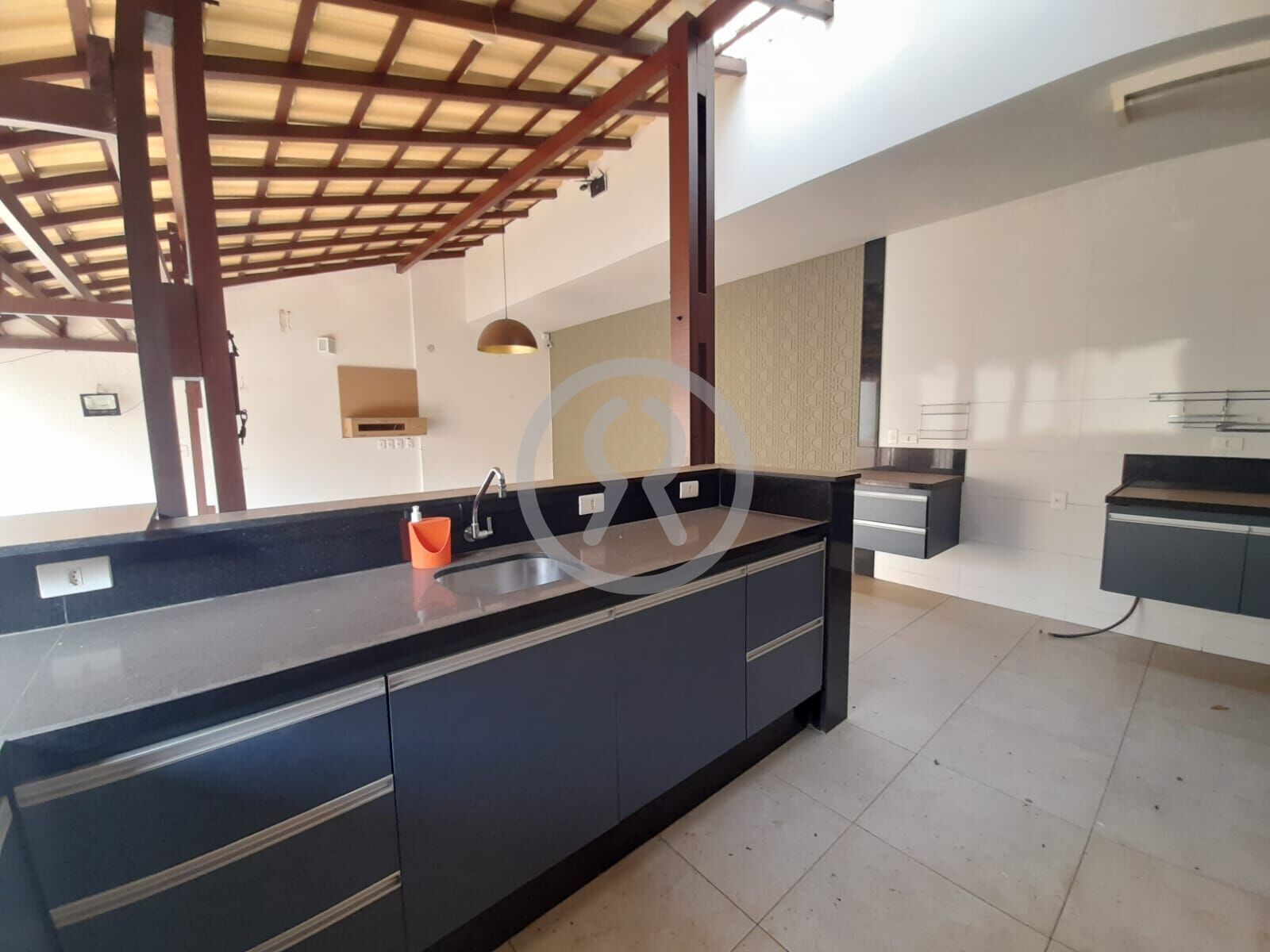 Casa para alugar com 4 quartos, 440m² - Foto 4